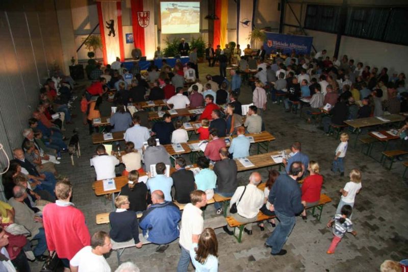 DM-2005_16_briefing_01.jpg, 100kB