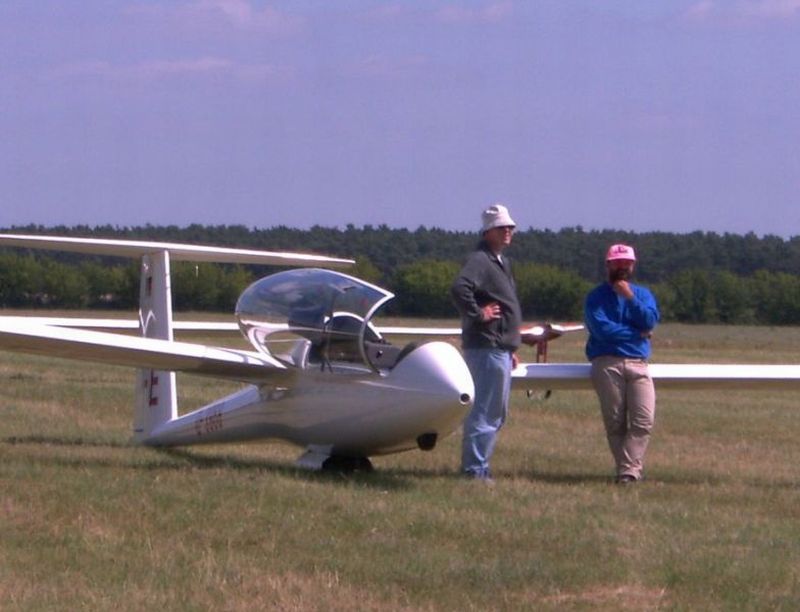 DM-2005_18_warten_auf_den_start.jpg, 52kB