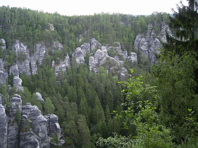 Sandsteingebirge.jpg, 93kB