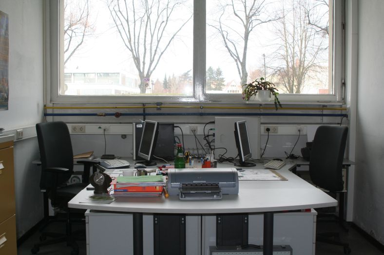 tu-pci-institut_werkstatt_07_buero_03.jpg, 75kB