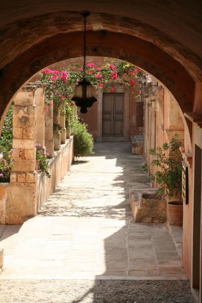 kreta_akrotiri_moni_agia_triada_10_laubengang_01.jpg, 65kB