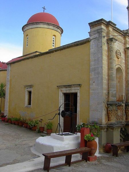 kreta_akrotiri_moni_gouverneto_07_klosterhof_03_marienkirche.jpg, 58kB