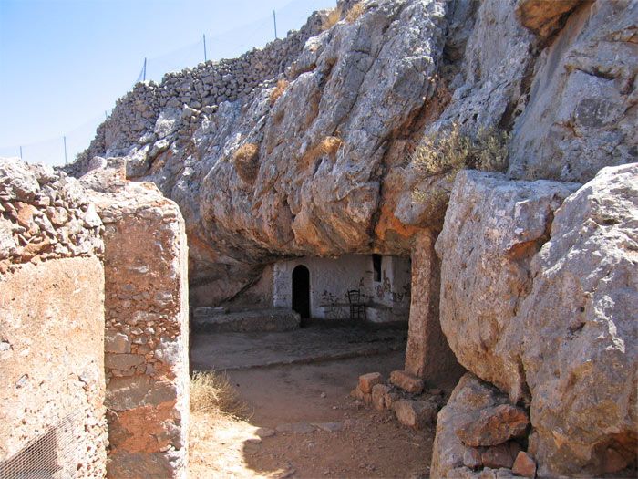 kreta_akrotiri_moni_katholiko_04_eingang_baerenhoehle_02.jpg, 98kB