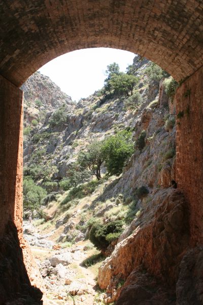 kreta_akrotiri_moni_katholiko_20_zur_bucht_01.jpg, 80kB