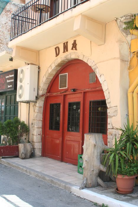 chania_disco_02.jpg, 79kB