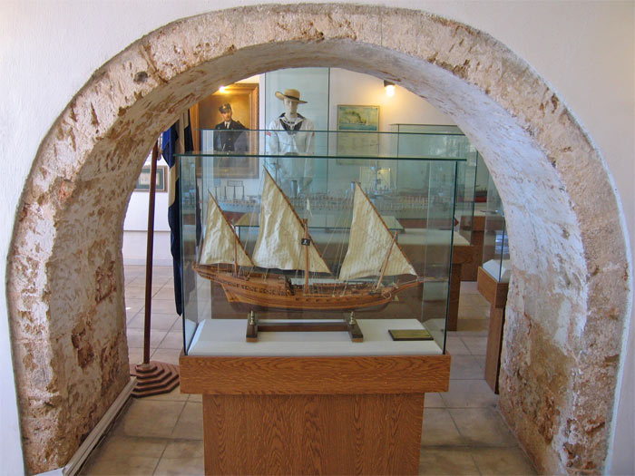 chania_naval_museum_01.jpg, 86kB