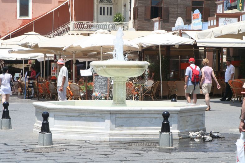 chania_venezianischer_brunnen_01.jpg, 109kB