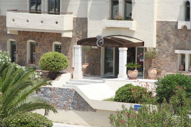 kreta_hotel_02_santa_marina_haupthaus_eingang_01.jpg, 119kB