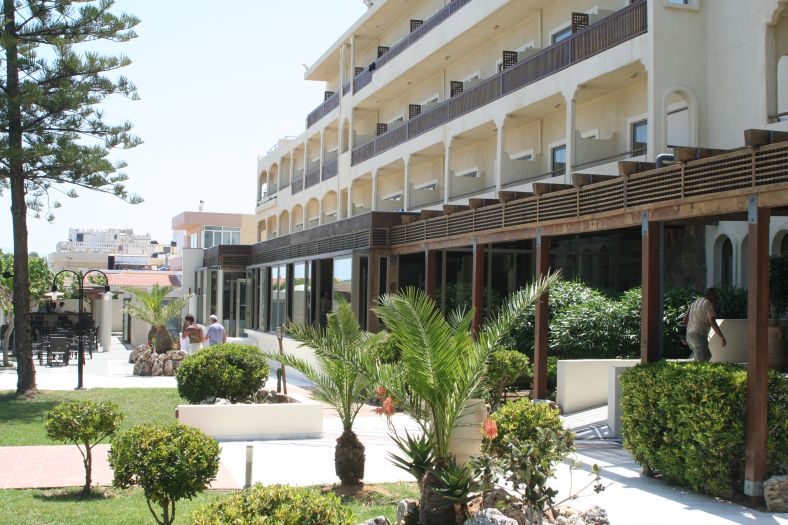kreta_hotel_06_santa_marina_strandseite_01.jpg, 120kB