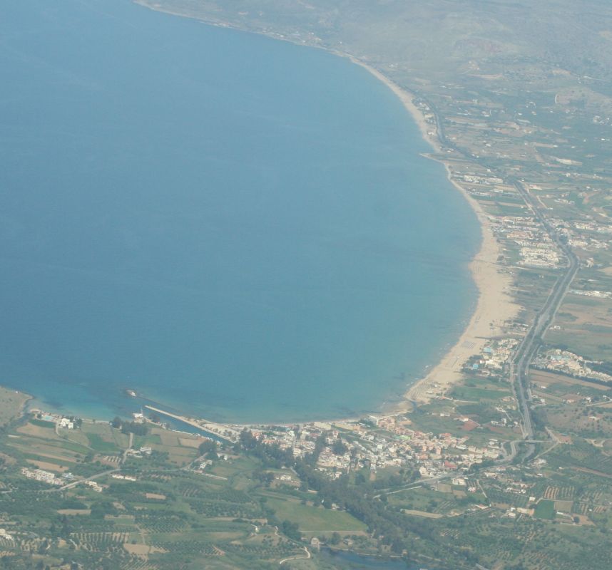 kreta_strand_von_kalives_04_und_almyrida_luftaufnahme.jpg, 72kB