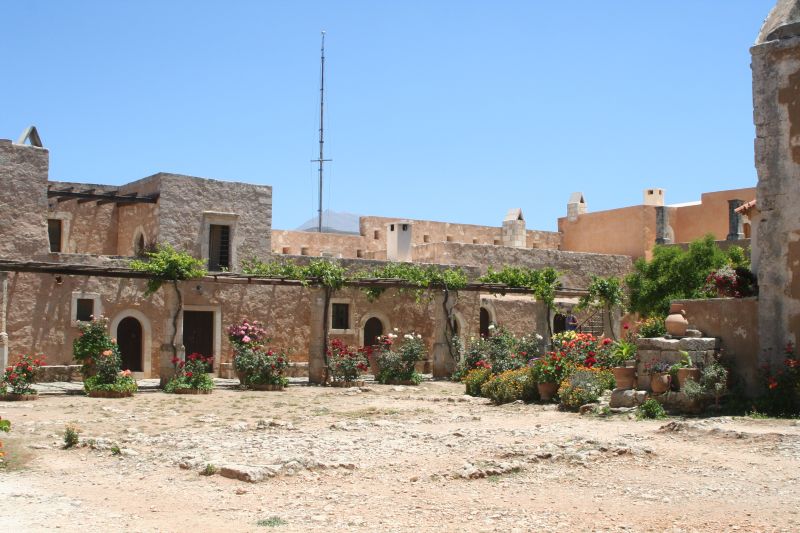 moni_arkadiou_hof_08_ost_seitenansicht.jpg, 101kB