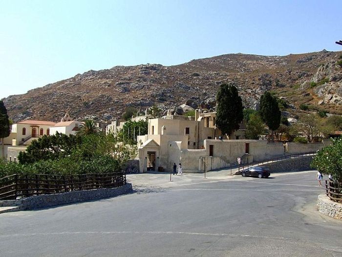 kreta_moni_preveli_01_eingang.jpg, 80kB