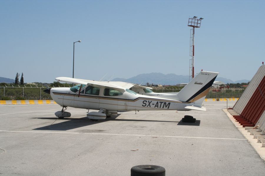 kreta_chania_airport_01_das_ist_es.jpg, 69kB