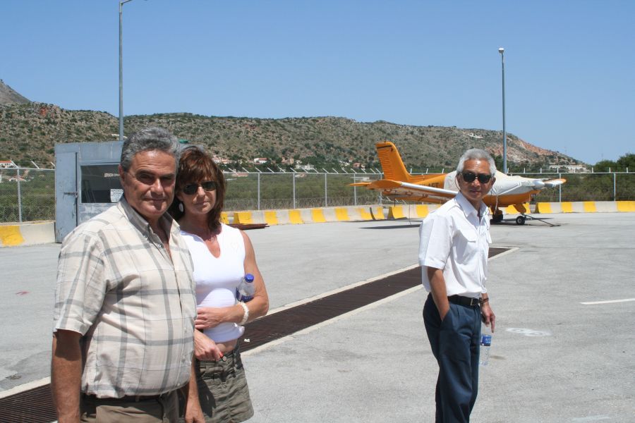 kreta_chania_airport_02_die_fliegen_mit.jpg, 98kB