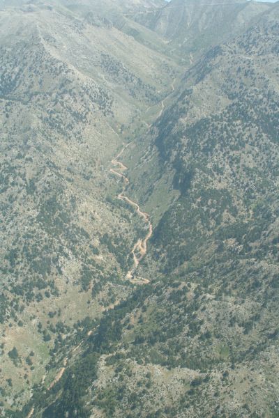 kreta_rundflug_37_eine_der_schluchten.jpg, 76kB