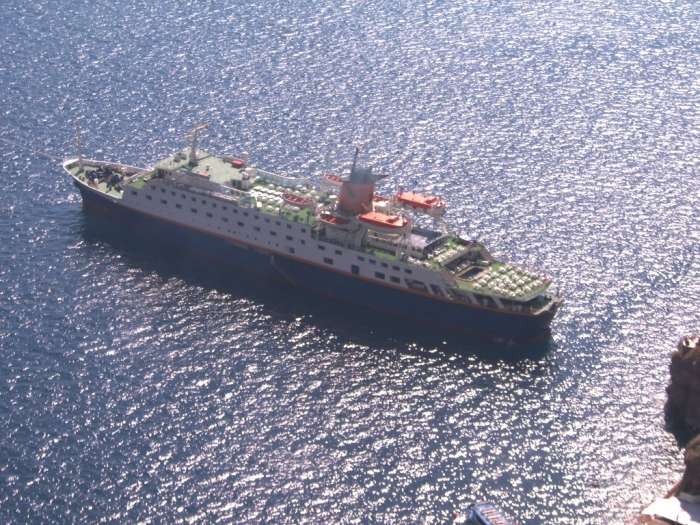 santorini_das_schiff_war_es.jpg, 398kB