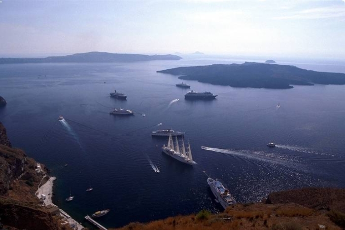 santorini_46_kreuzfahrer_ohne_ende.jpg, 166kB