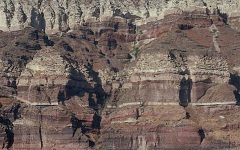 santorini_47_gesteinsstruckturen.jpg, 125kB