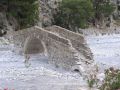 kreta_samaria_schlucht_14_bruecke_am_ende_klein.jpg, 17kB