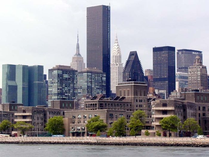 new-york_trump-world-tower_01.jpg, 73kB