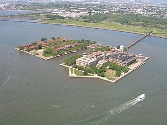 ellis_island_02_heute.jpg, 96kB