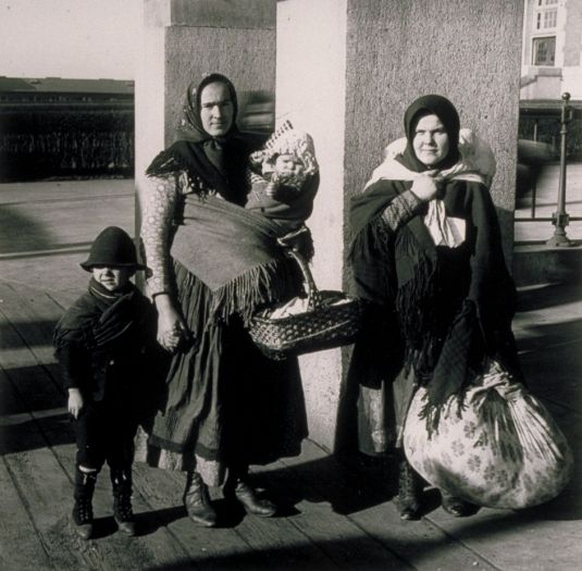 ellis_island_bilder_04_imigranten.jpg, 51kB