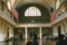 ellis_island_museum_06_great_hall_klein.jpg, 12kB
