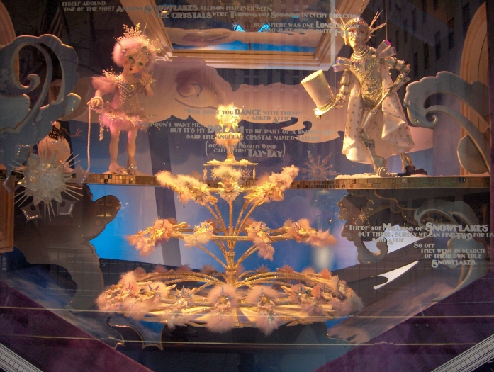 new-york_einkaufen_03_saks-5te-avenue_06_schaufenster_04.jpg, 322kB