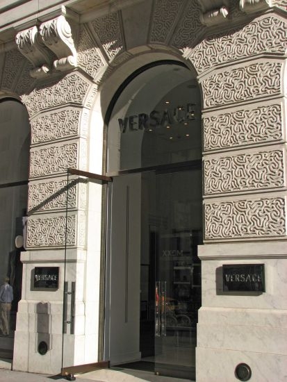 new-york_einkaufen_05_versace_01.jpg, 111kB