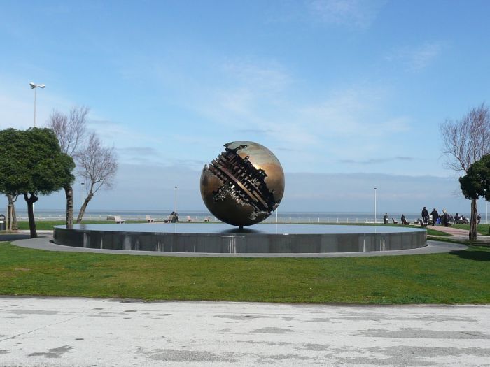 new-york_gebaeude_05_un_headquarters_03_weltkugel.jpg, 76kB