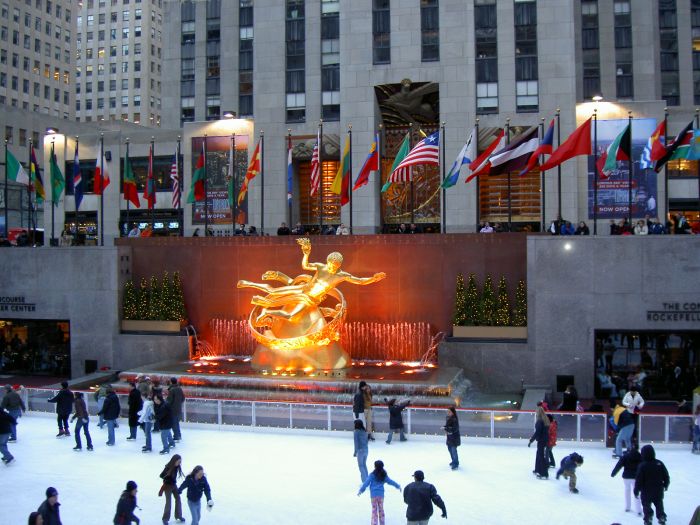 new-york_rockefeller-center_01_im_winter_eisbahn.jpg, 91kB