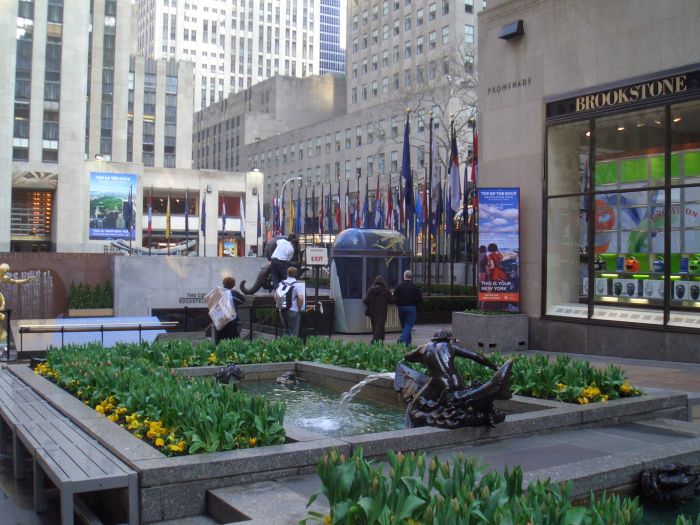 new-york_rockefeller-center_03_garten_01.jpg, 123kB