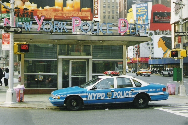new-york_times-square_06_police_02.jpg, 365kB