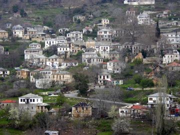 pilion_haeuser_im_berg_02_klein.jpg, 30kB