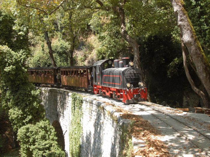 pilion_kleinbahn_13_einfahrt_nach_milies.jpg, 127kB