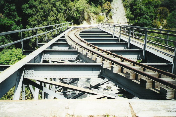 pilion_kleinbahn_12_stahlbruecke_vor_milies_01.JPG, 125kB