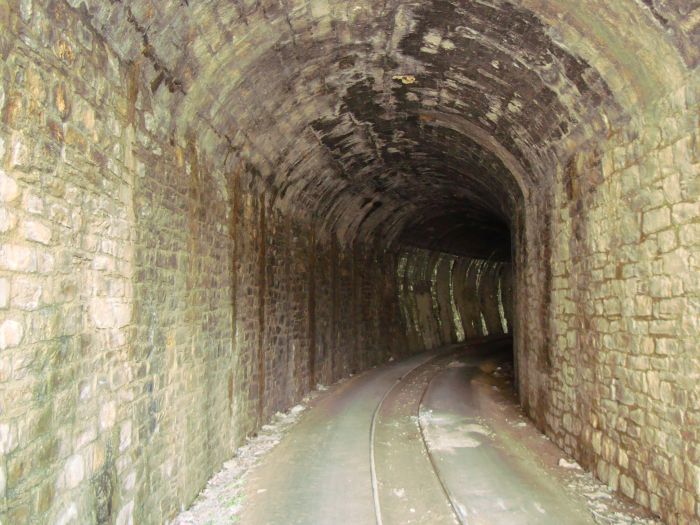 pilion_kleinbahn_tunnel_bei_ano_gatzea.jpg, 98kB
