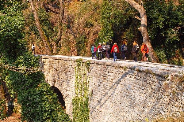 pilion_kleinbahn_wanderer.jpg, 112kB