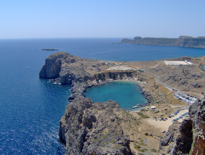 rhodos_lindos_akropolis_blick_zur_st_paulus_bay.jpg, 354kB