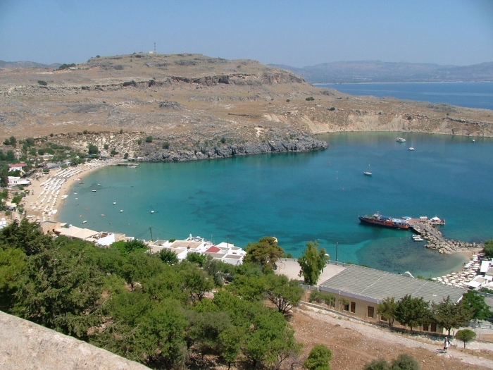 rhodos_lindos_akropolis_blinck_zur_lindos_bucht.jpg, 310kB