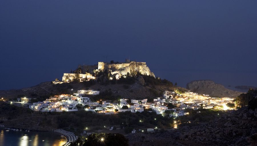 rhodos_lindos_bei_nacht.jpg, 54kB