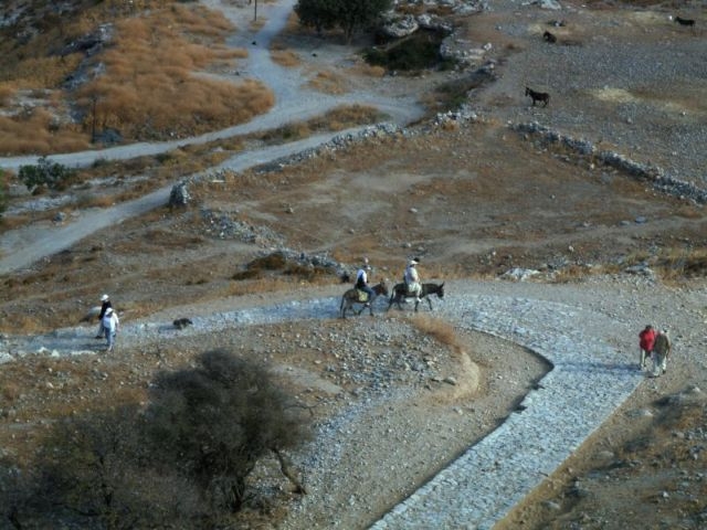 rhodos_lindos_der_weg_nach_oben.jpg, 153kB