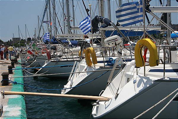 rhodos_altstadt_04_emborio_hafen_03_charter_jachten.jpg, 68kB