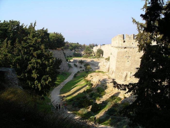 rhodos_altstadt_stadtgraben_01.jpg, 78kB