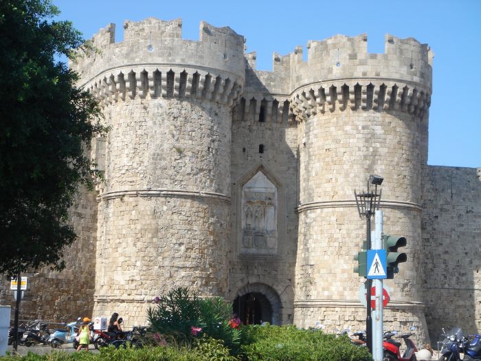 rhodos_altstadt_stadttor_05_hafentor.jpg, 109kB