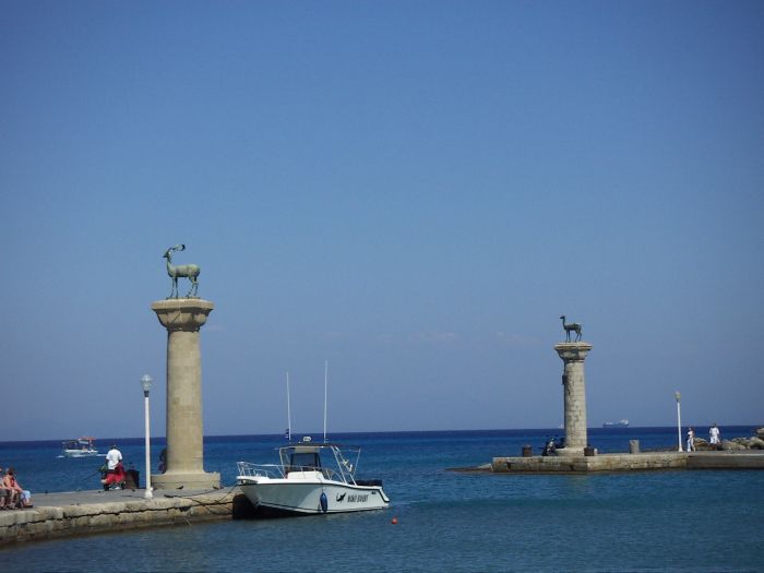 rhodos_port_einfahrt.jpg, 45kB