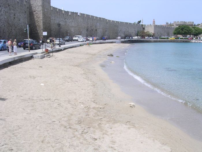 rhodos_stadtstrand_hafen.jpg, 94kB