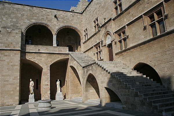 rhodos_grossmeisterpalast_08_gefahr_treppe.jpg, 54kB