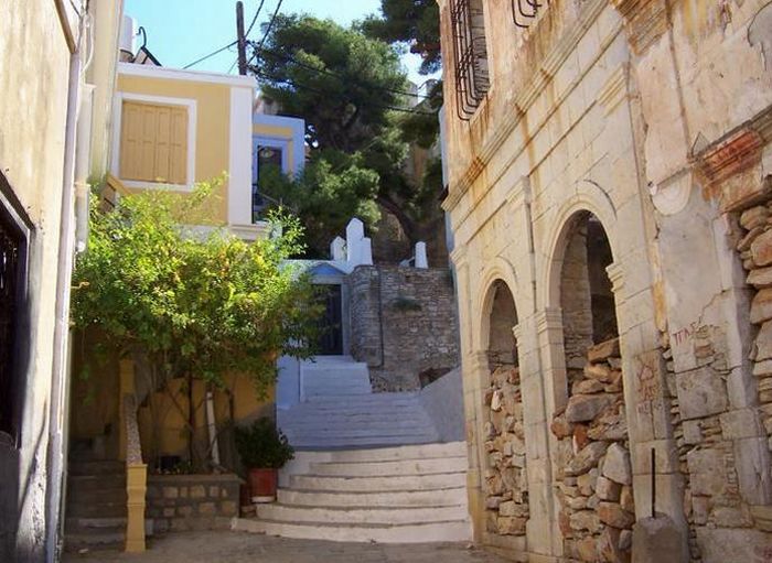 symi_chorio_yialos-kali_strasse.jpg, 76kB