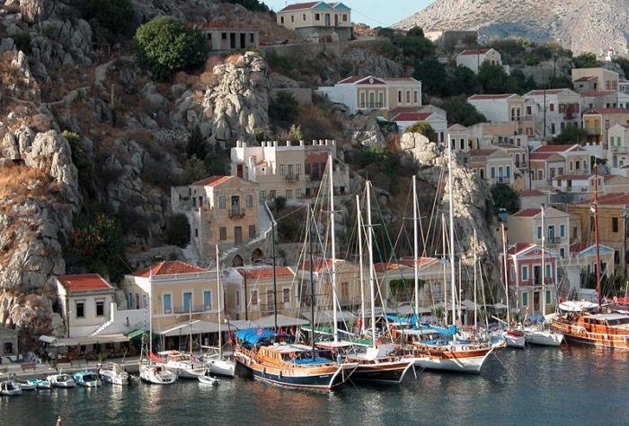 symi_gialos_04_luxusjachten.jpg, 92kB